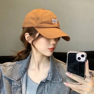 公园长椅上的盖伊与玛德琳